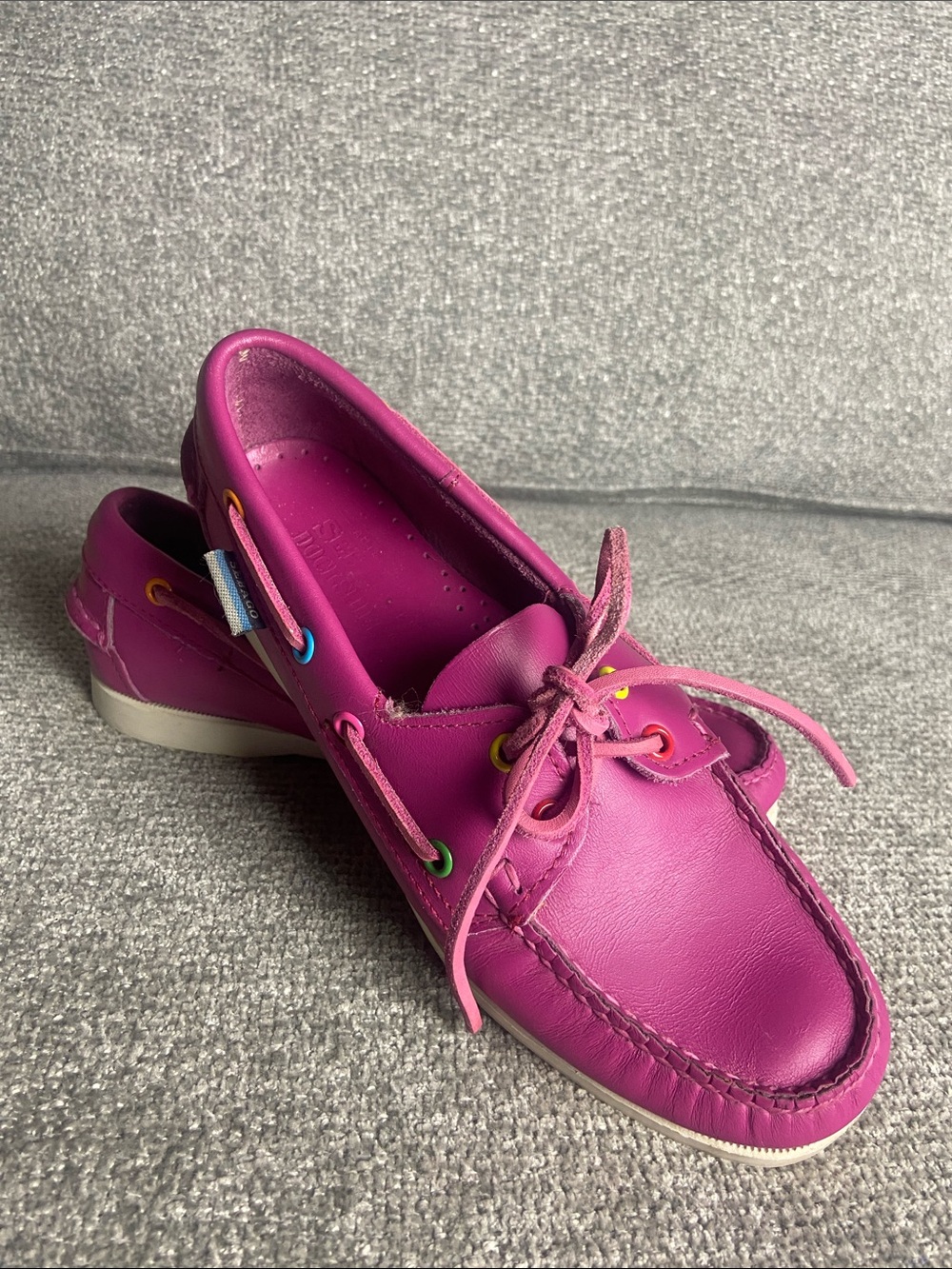 Sebago fuchsia leather boat shoes with rainbow eyelets size 7.5